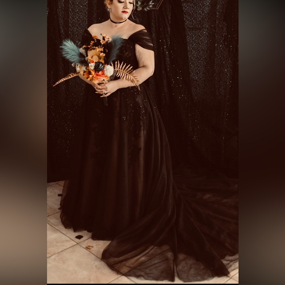 David’s bridal Black Embellished Wedding Gown - Picture 3 of 6